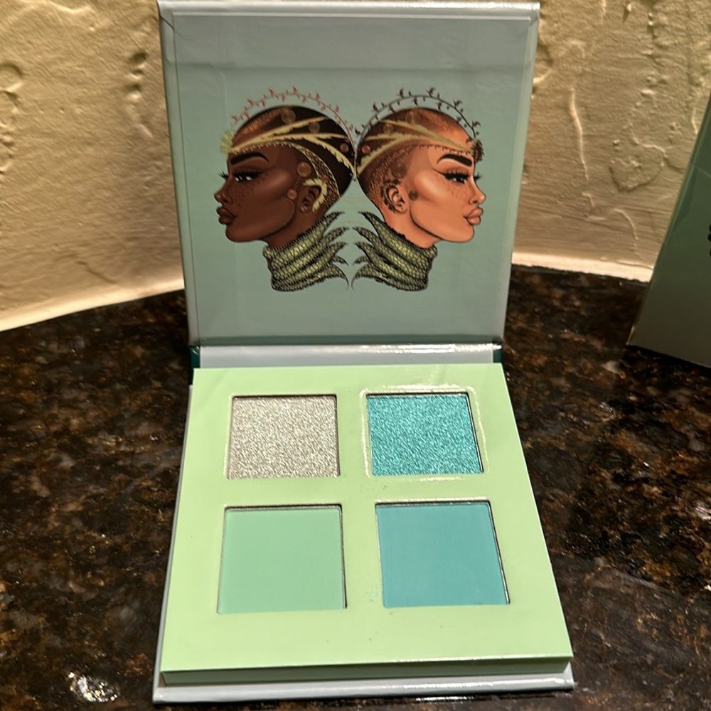 Julia’s Place The Rebel Mints eyeshadow